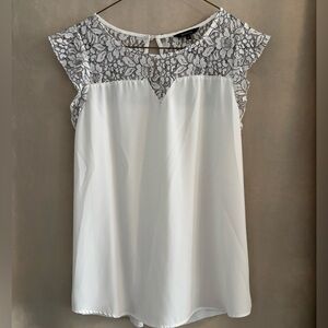 RW&CO. White and Gray Floral Lace Blouse